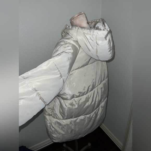 Oversized Cream Puffer Large - Picture 2 of 3